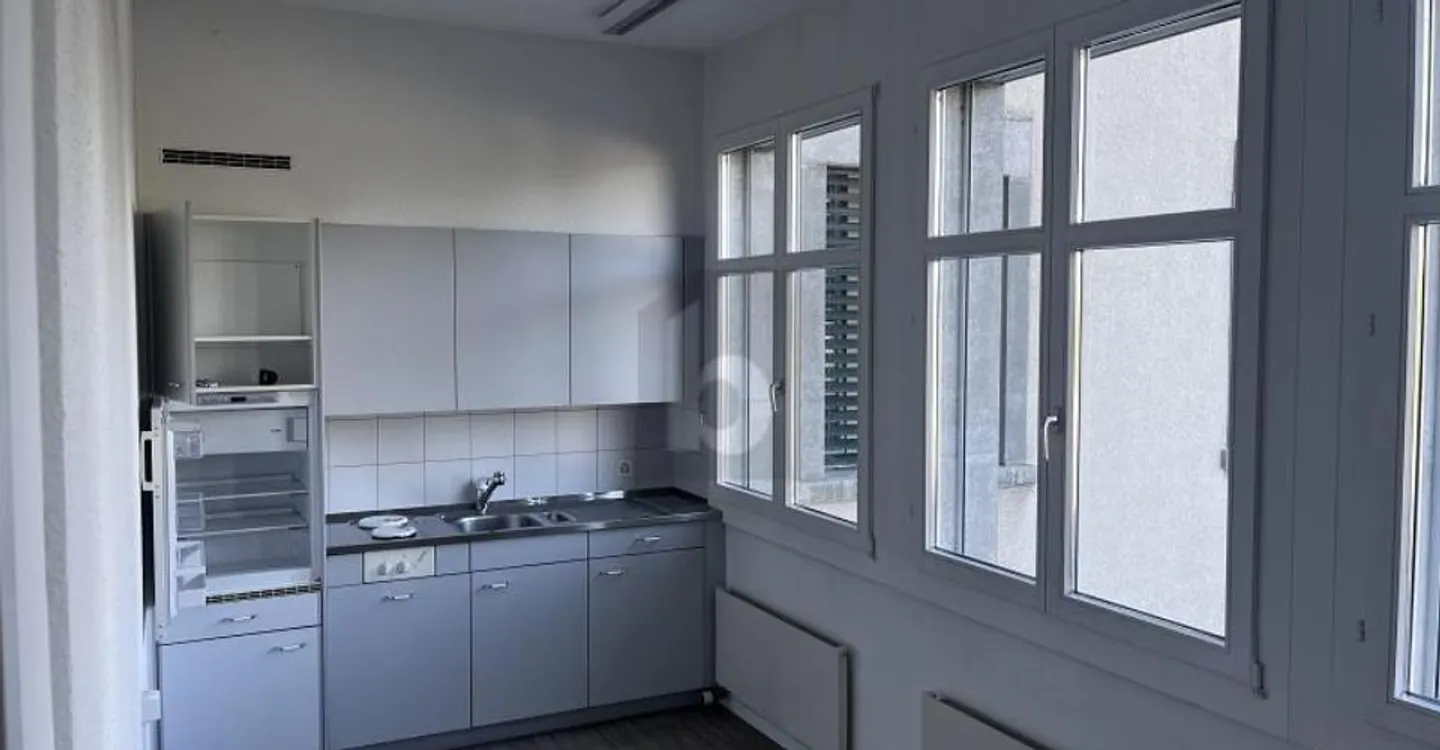 Grosszügige Bürofläche mit guter Anbindung - Foto 3 von 5