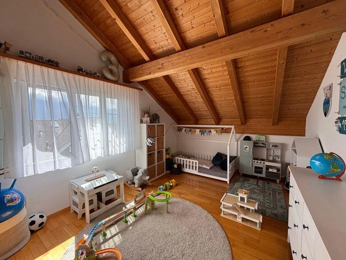 Appartamento mansardato di 3,5 locali in una casa di 3 famiglie in una posizione tranquilla - Foto 7 di 11