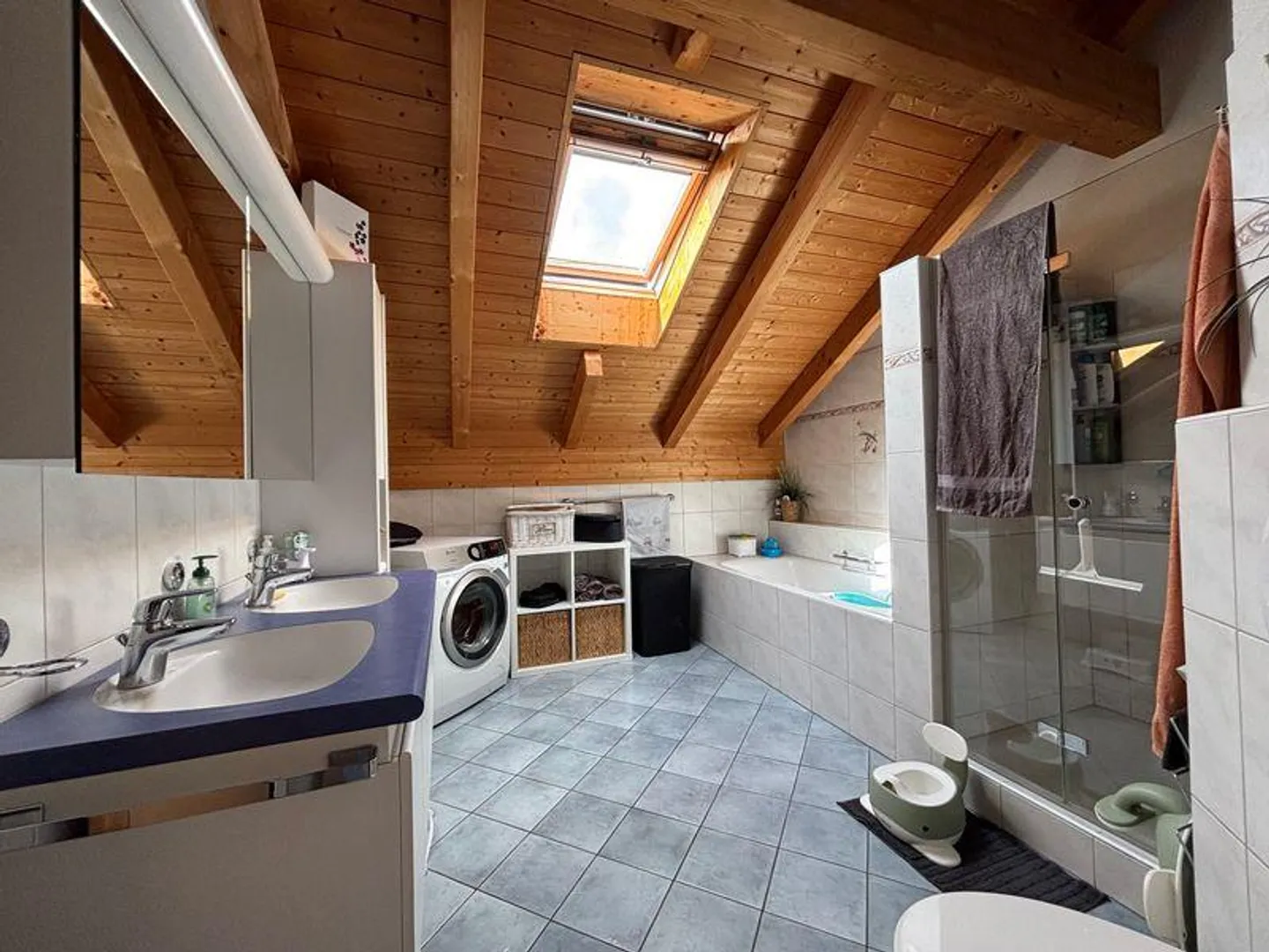 Appartamento mansardato di 3,5 locali in una casa di 3 famiglie in una posizione tranquilla - Foto 8 di 11