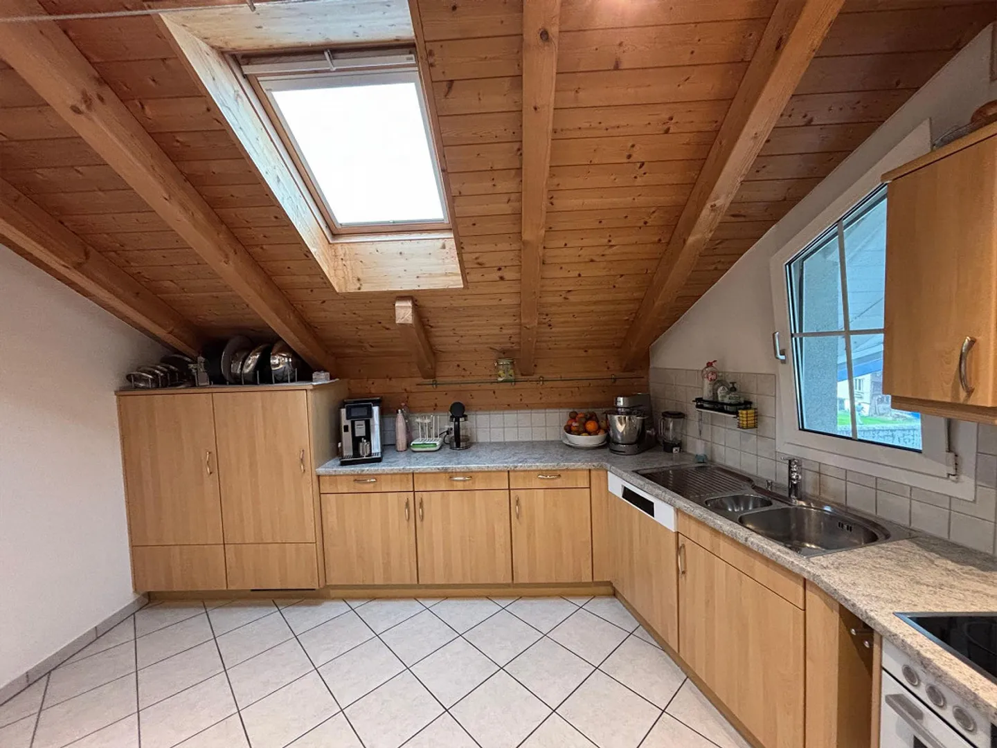 Appartamento mansardato di 3,5 locali in una casa di 3 famiglie in una posizione tranquilla - Foto 4 di 11