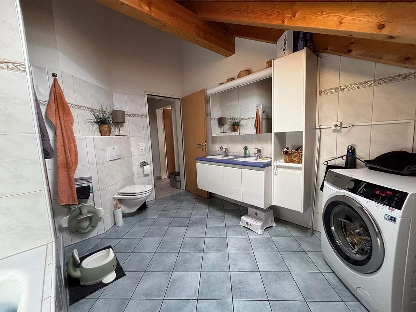 Appartamento mansardato di 3,5 locali in una casa di 3 famiglie in una posizione tranquilla - Foto 9 di 11