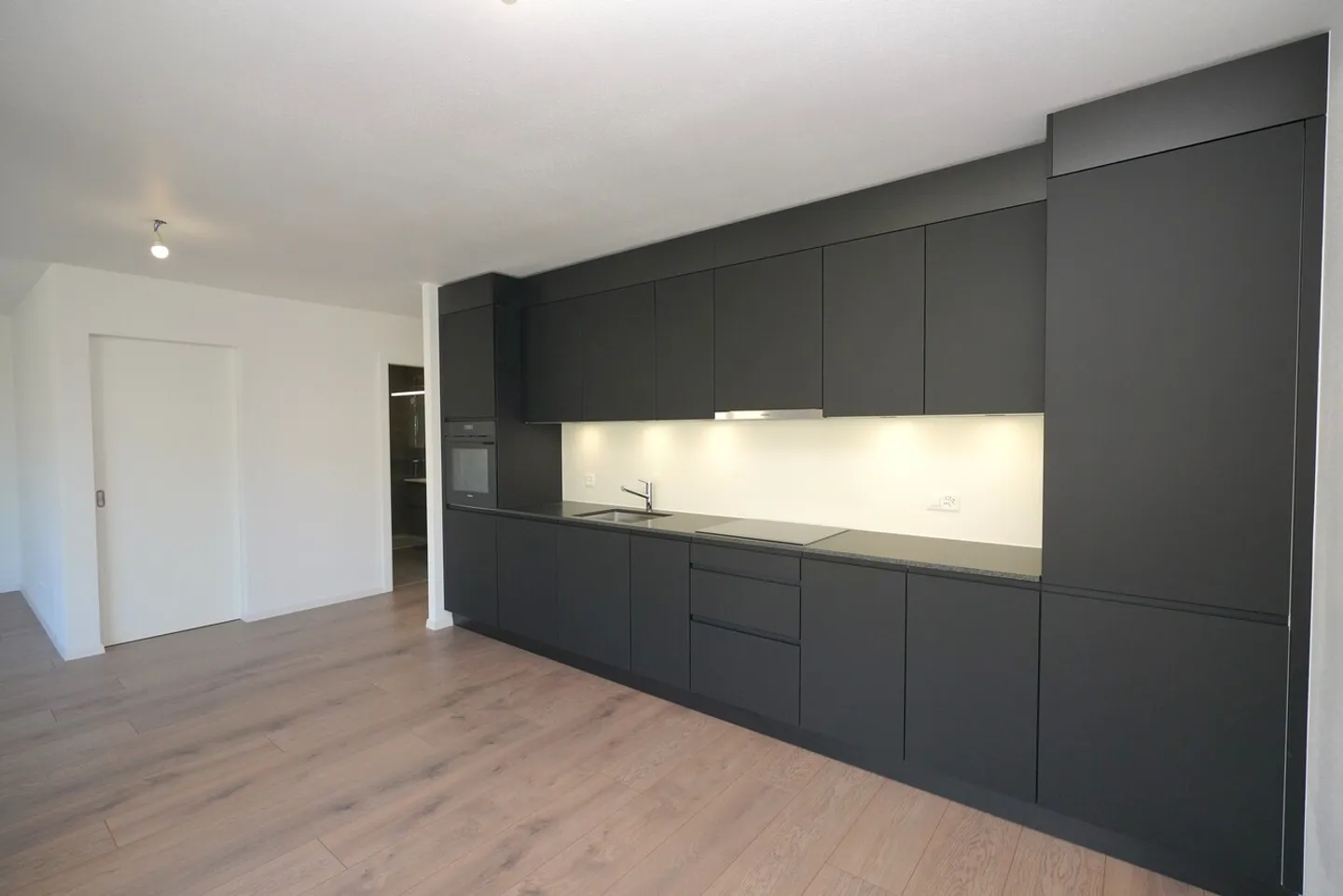 NEUE 2,5-ZIMMER-WOHNUNGEN IM 2. STOCK IN SIERRE - Foto 6 von 11