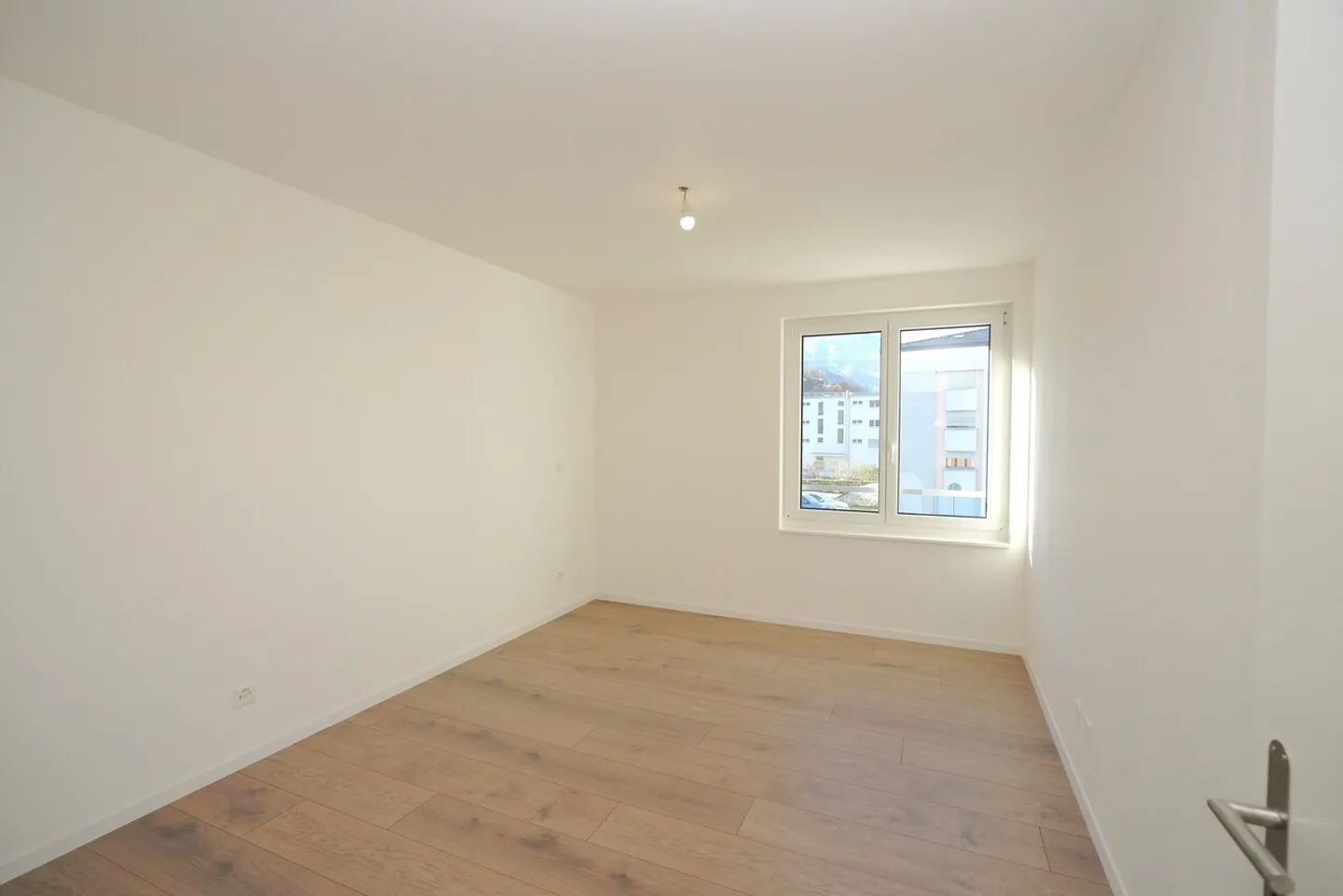 NEUE 2,5-ZIMMER-WOHNUNGEN IM 2. STOCK IN SIERRE - Foto 7 von 11