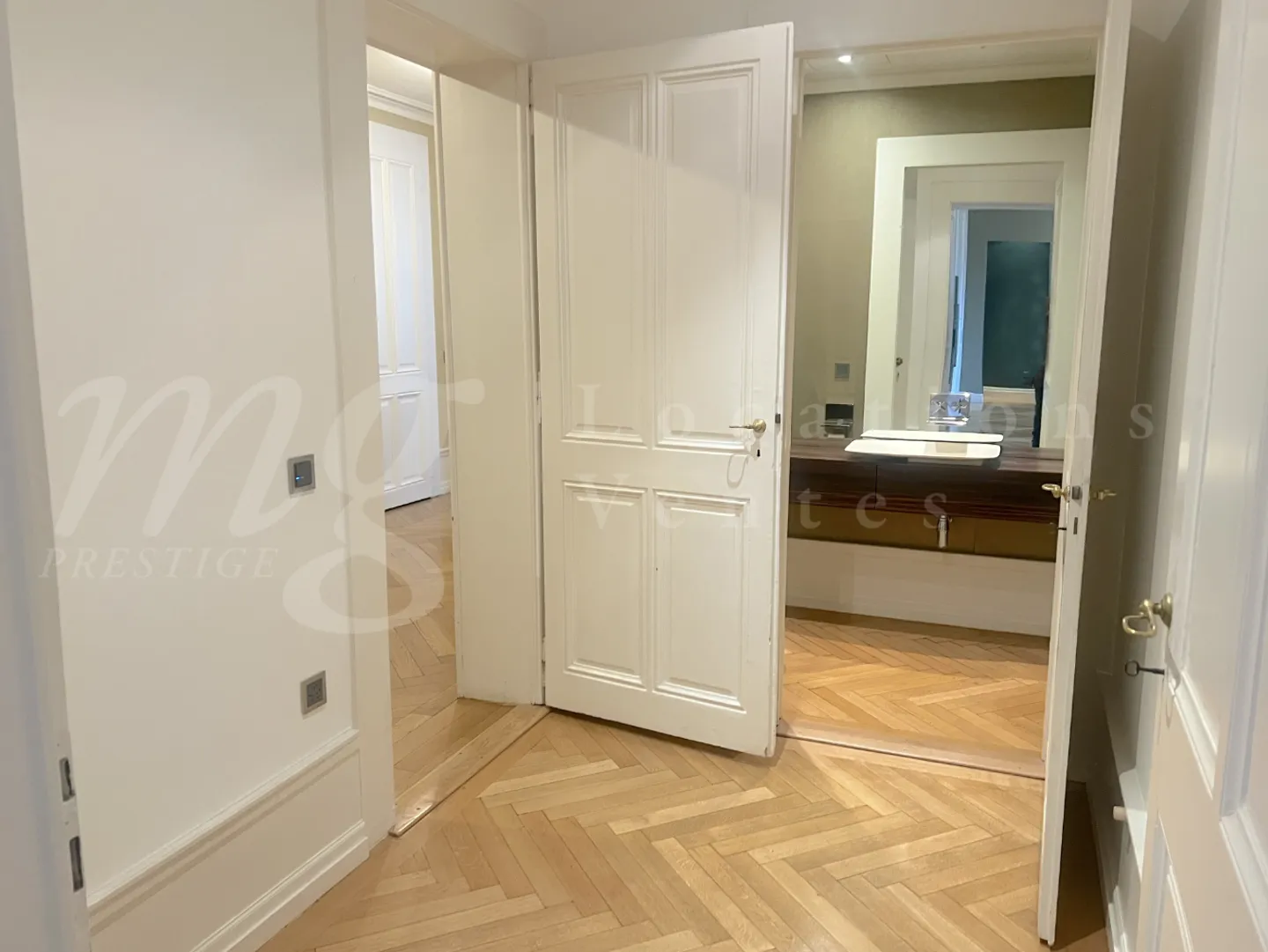 SUPERBO APPARTAMENTO HAUSSMANN DI 11 STANZE - 415 M2 - NELLA VECCHIA CITTÀ CON ST - Foto 3 di 13