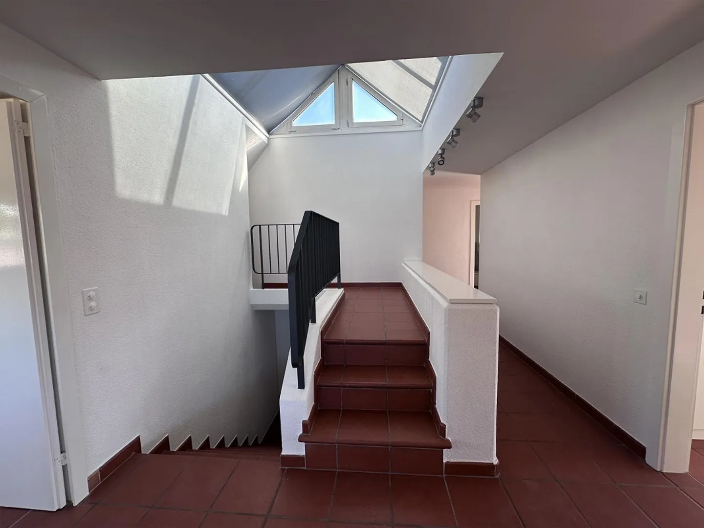 PENTHOUSE INDISPENSABLE 4.5 AVEC PISCINE ET VUE PANORAMIQUE - Photo 9 sur 13