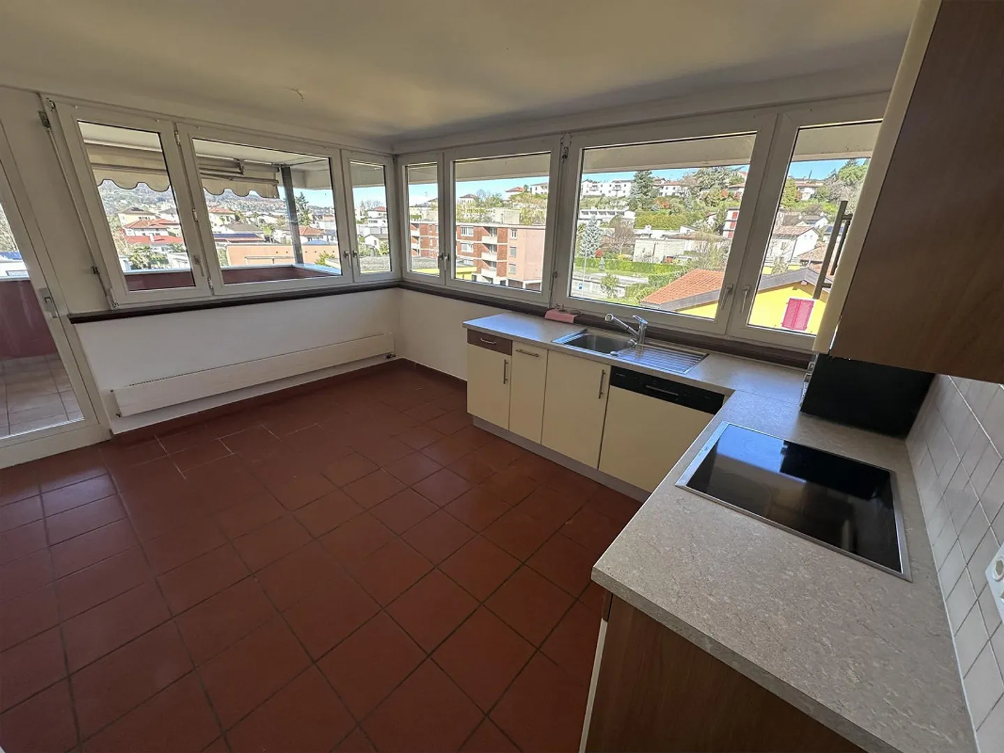 PENTHOUSE INDISPENSABLE 4.5 AVEC PISCINE ET VUE PANORAMIQUE - Photo 7 sur 13