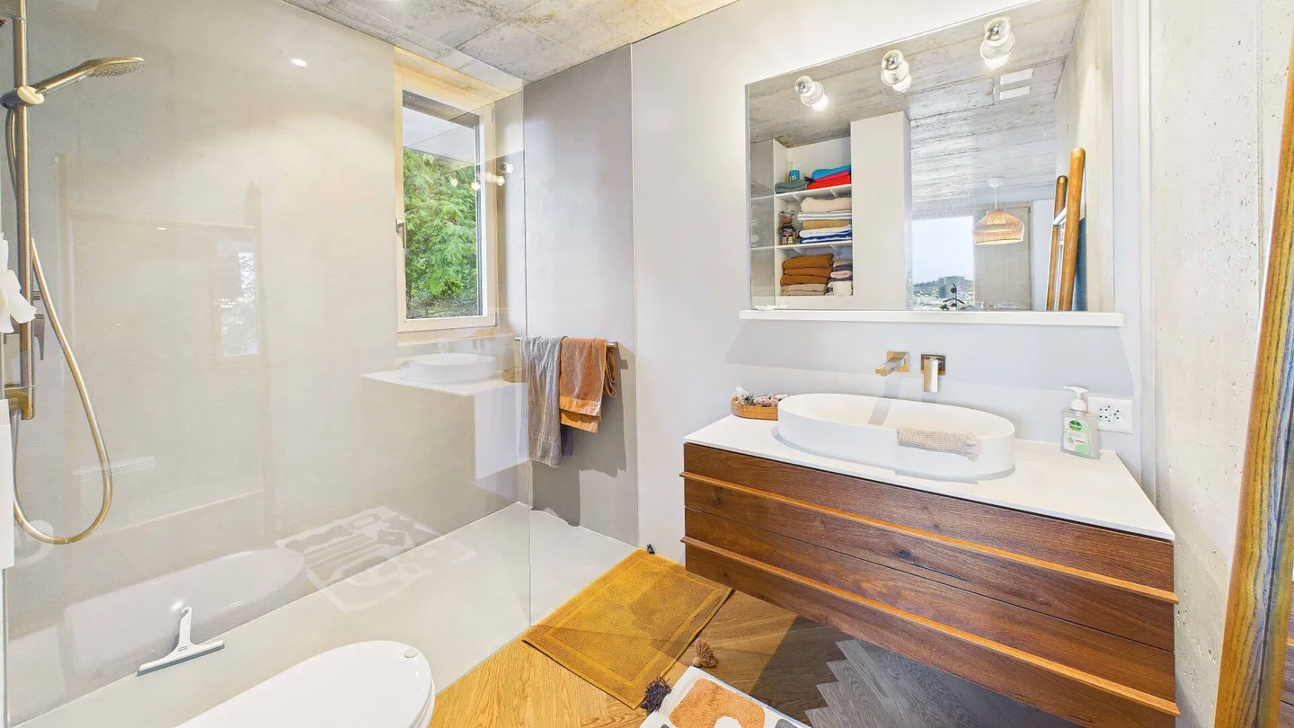 Élégance intemporelle au-dessus des toits de Regensdorf - Photo 12 sur 19