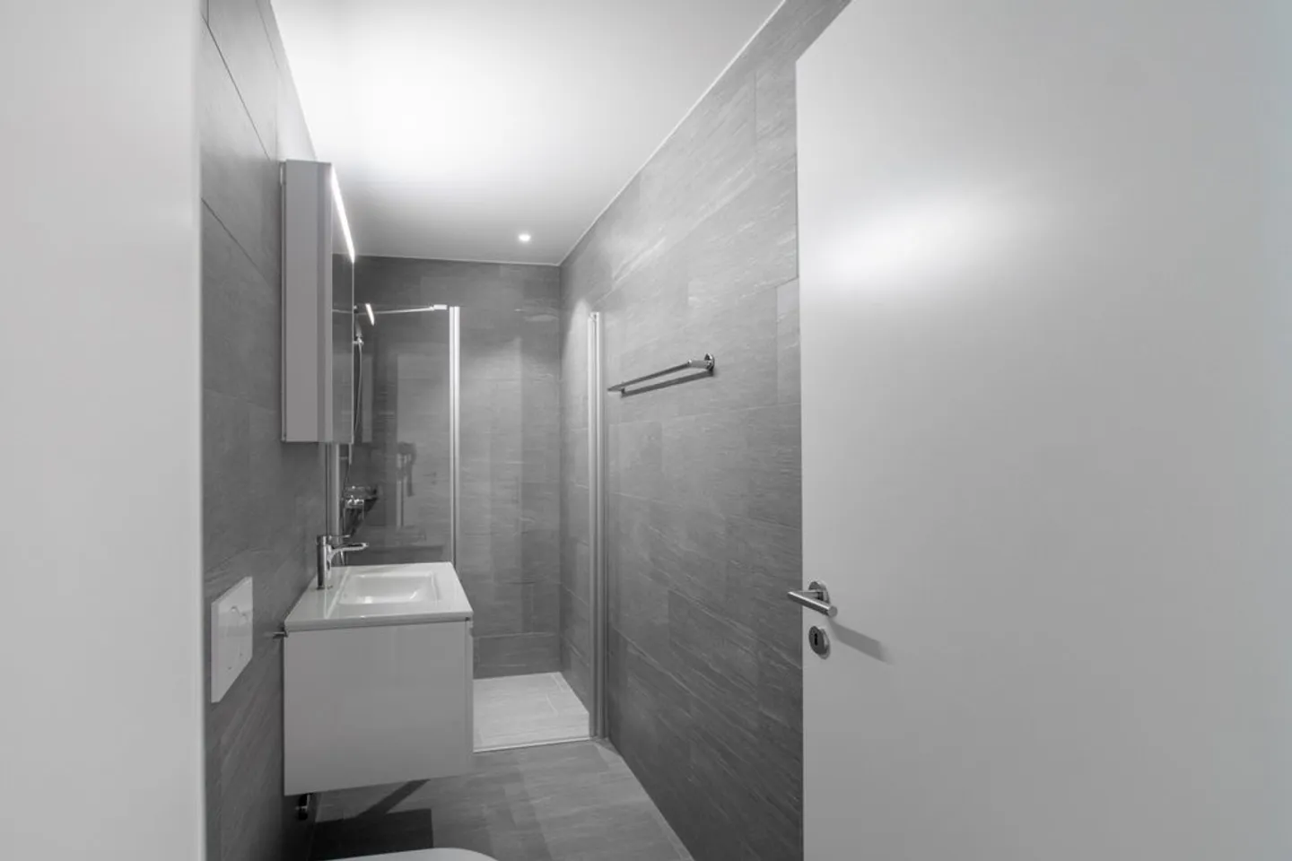 Appartement 4.5 pièces comme neuf dans un emplacement privilégié - Photo 3 sur 5