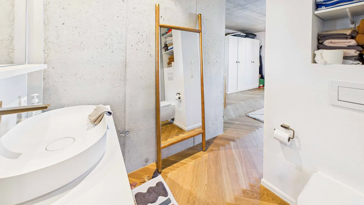 Élégance intemporelle au-dessus des toits de Regensdorf - Photo 13 sur 19