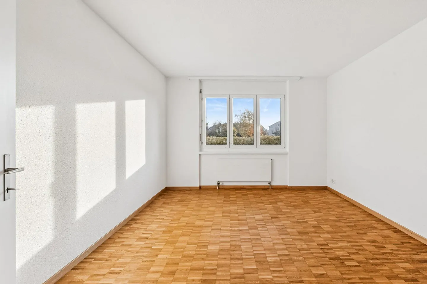 3.5-Zimmer-Wohnung im Erdgeschoss mit Gartenidylle - Foto 8 von 10