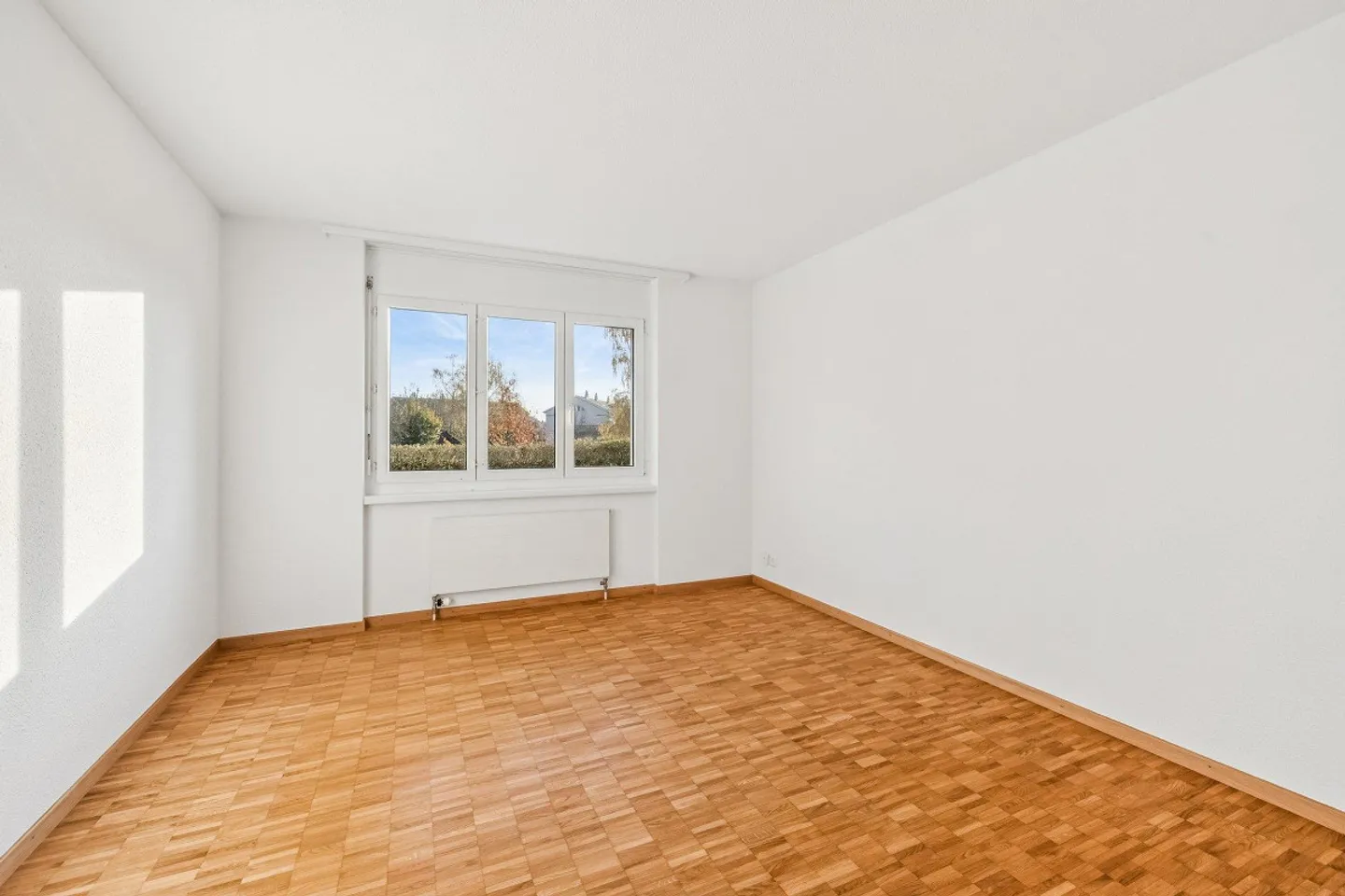 3.5-Zimmer-Wohnung im Erdgeschoss mit Gartenidylle - Foto 9 von 10