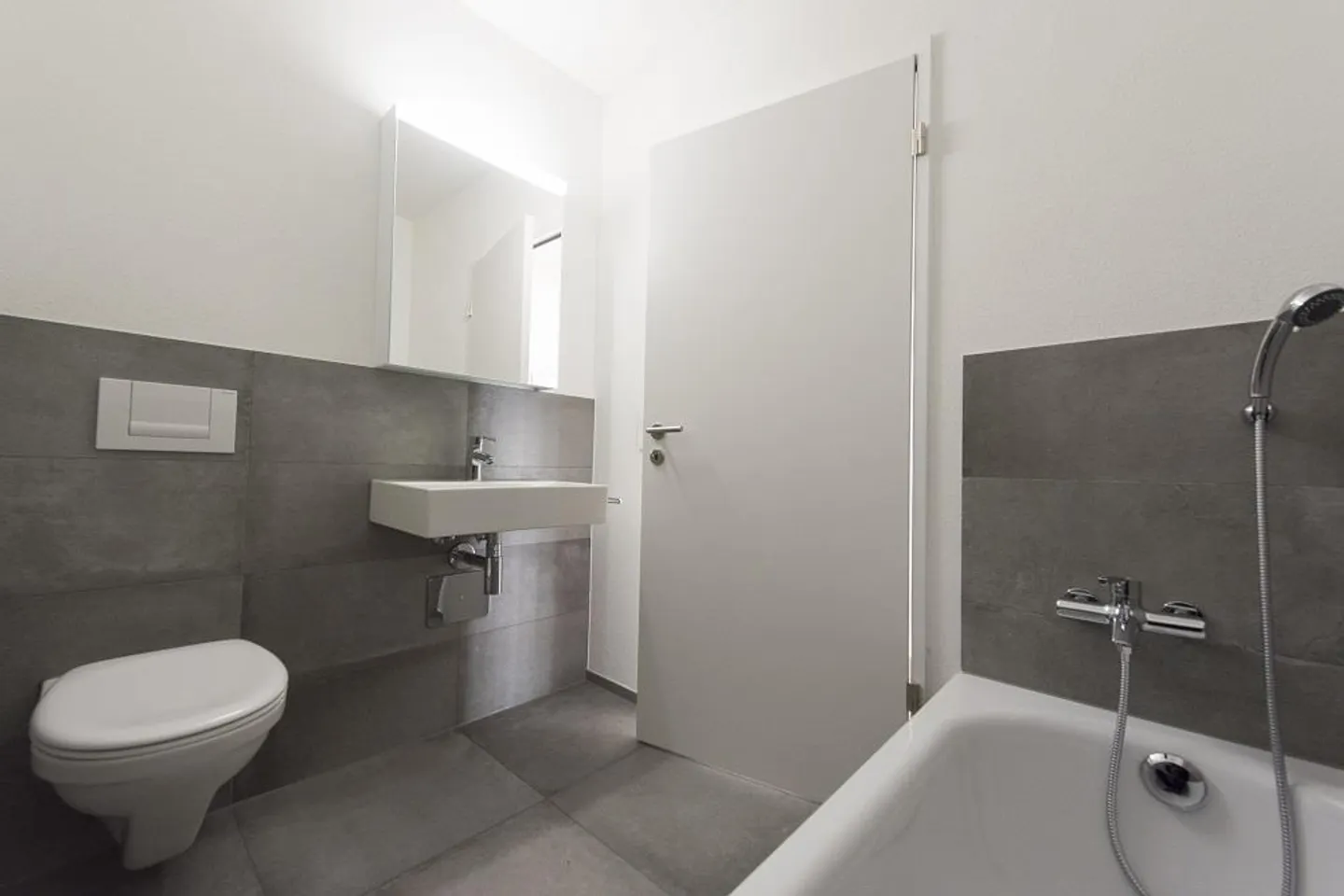 MODERNO, LUMINOSO E CONFORTEVOLE - IL TUO NUOVO APPARTAMENTO! - Foto 3 di 6