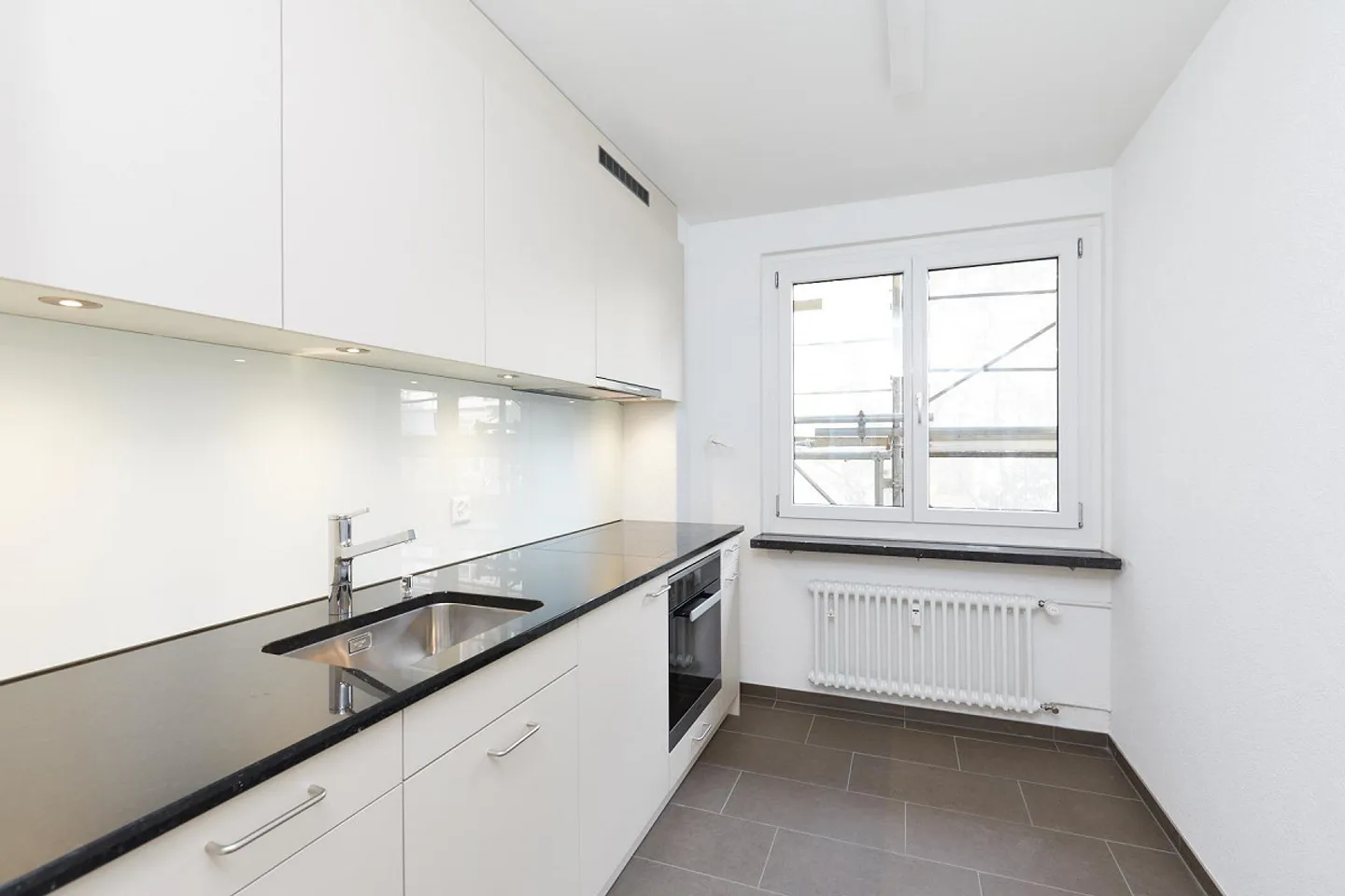 Petit appartement dans un quartier résidentiel calme - Photo 2 sur 7