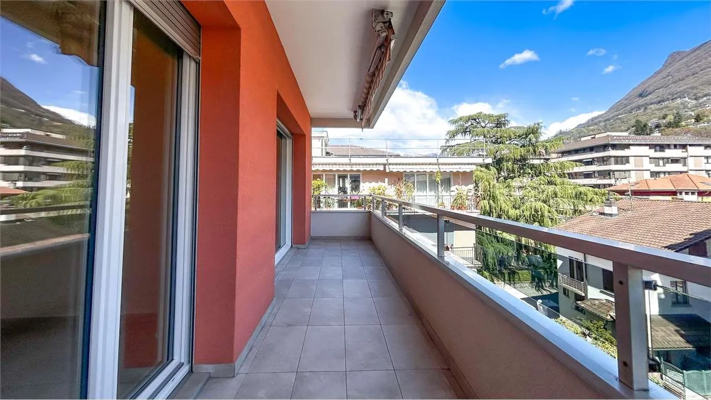 2.5 room apartment in Cassarate with fireplace and balcony - Photo 1 of 8