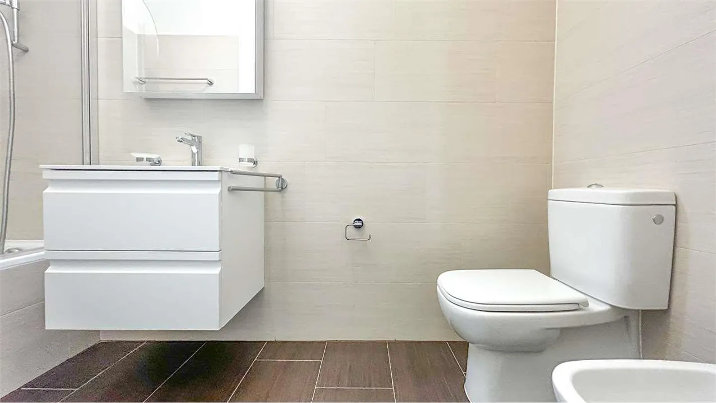 2.5 room apartment in Cassarate with fireplace and balcony - Photo 5 of 8