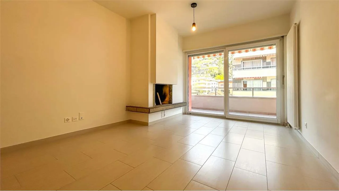 2.5 room apartment in Cassarate with fireplace and balcony - Photo 6 of 8