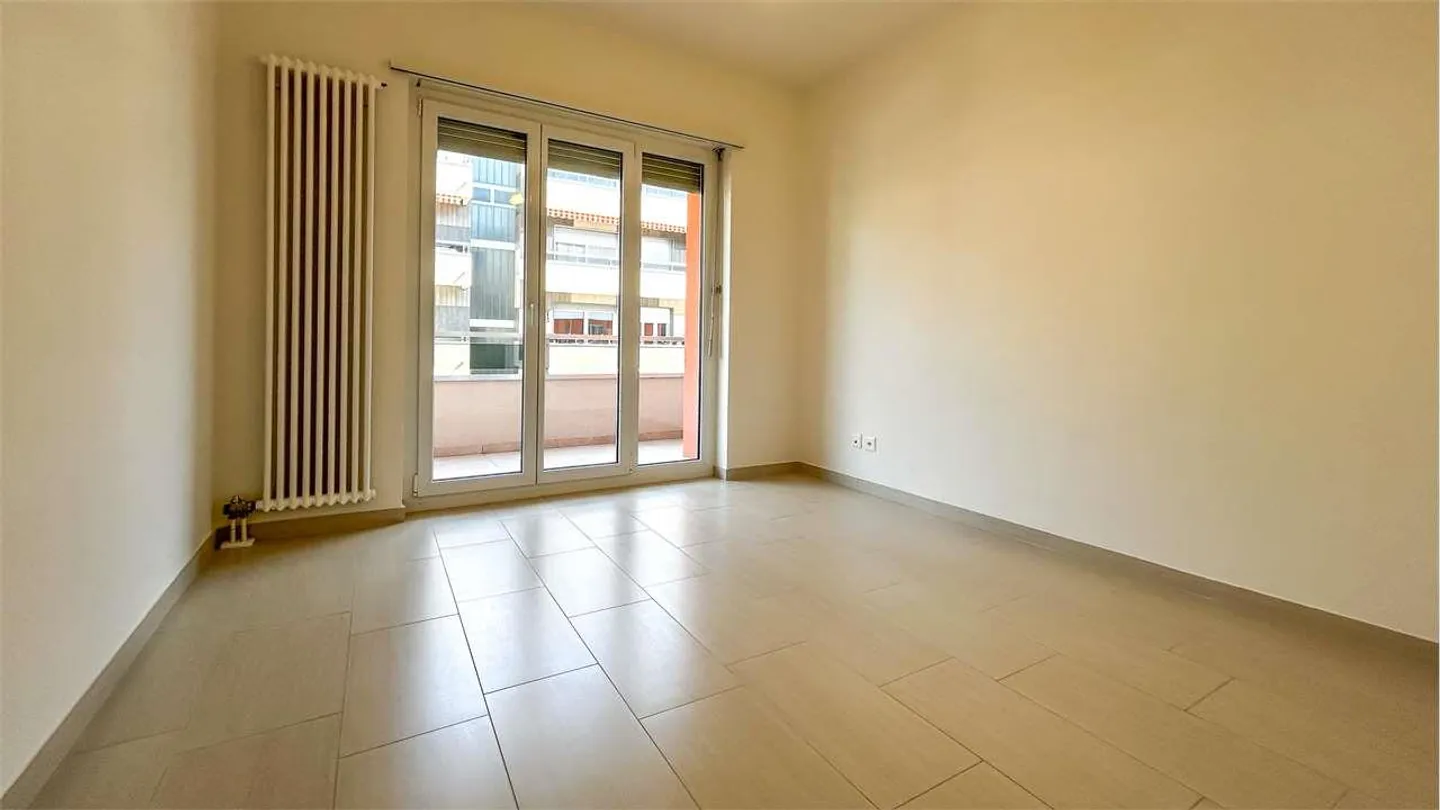 2.5 room apartment in Cassarate with fireplace and balcony - Photo 7 of 8