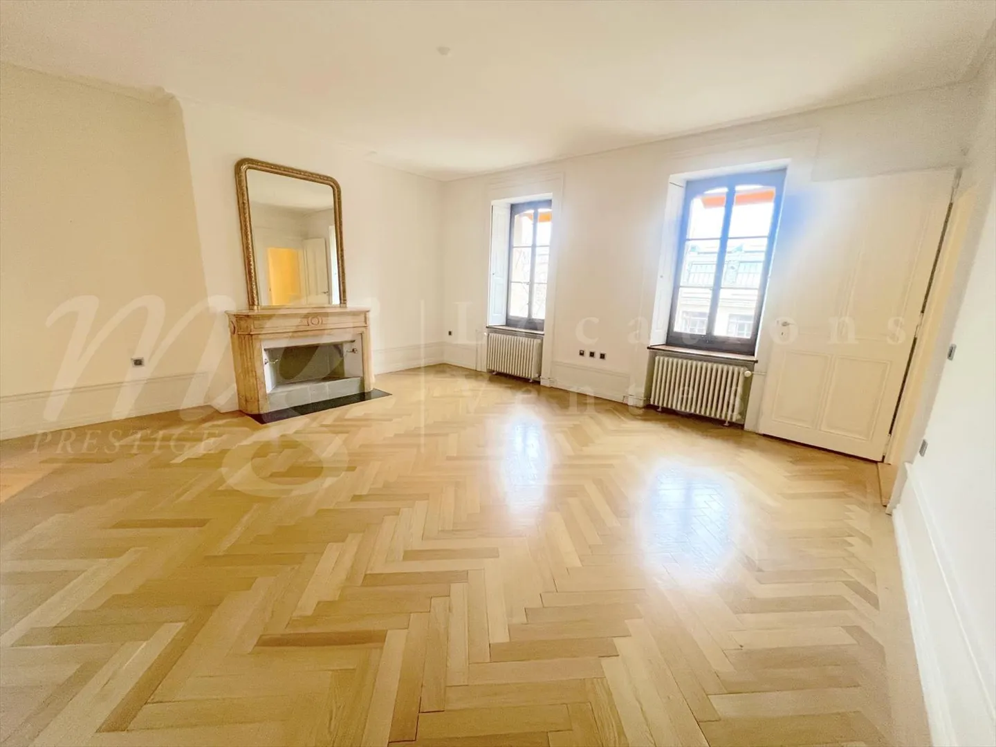 SUPERBO APPARTAMENTO HAUSSMANN DI 11 STANZE - 415 M2 - NELLA VECCHIA CITTÀ CON ST - Foto 12 di 13