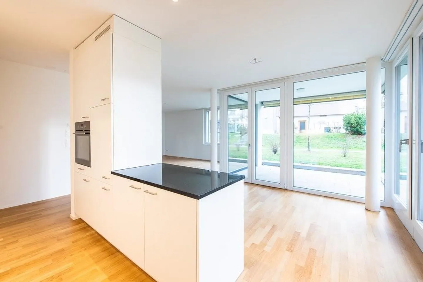 Vie moderne dans un quartier familial - Photo 2 sur 12