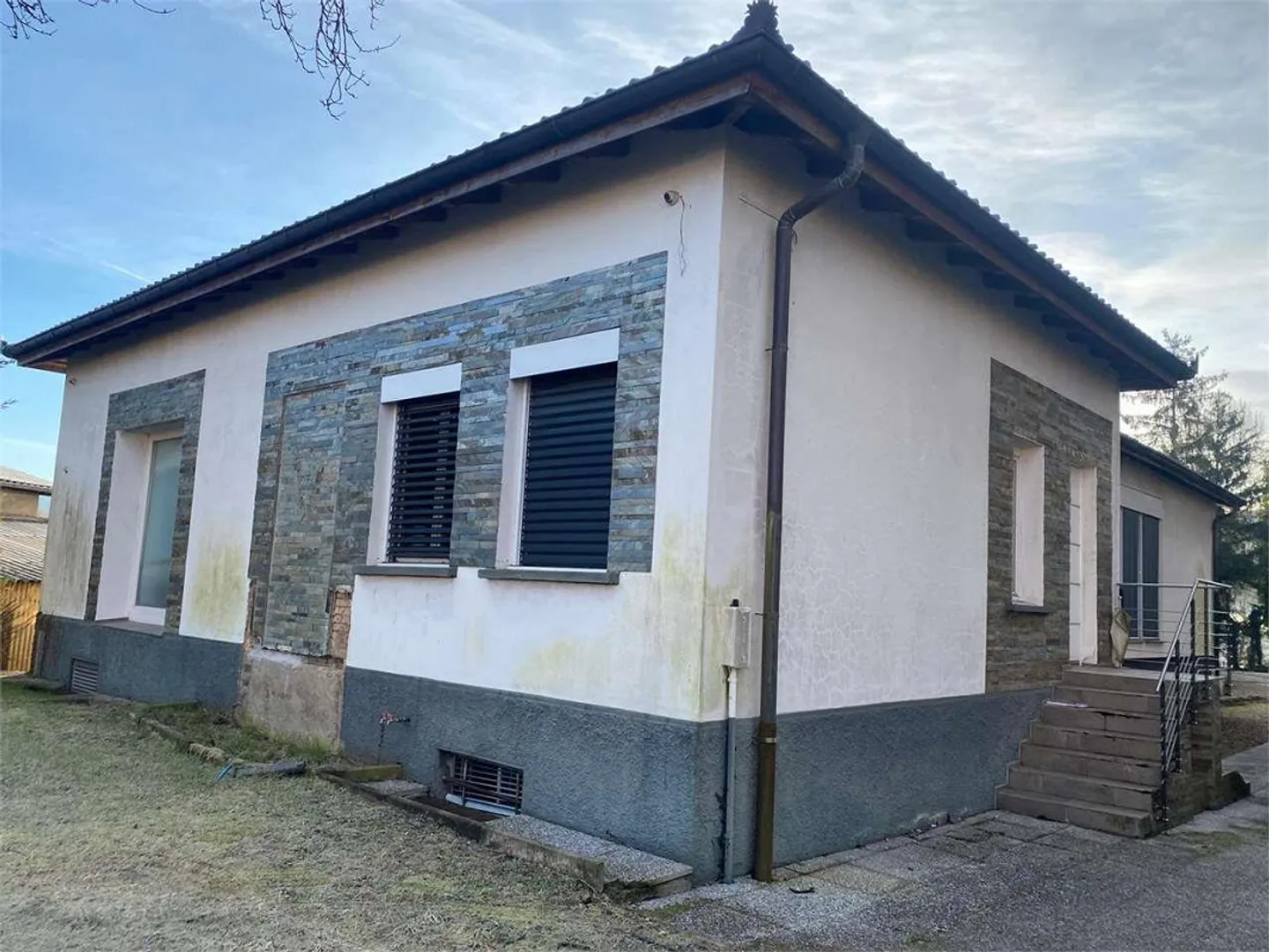 Beautiful Estate with Garden and Space for Horses in Novazzano - Photo 2 of 13