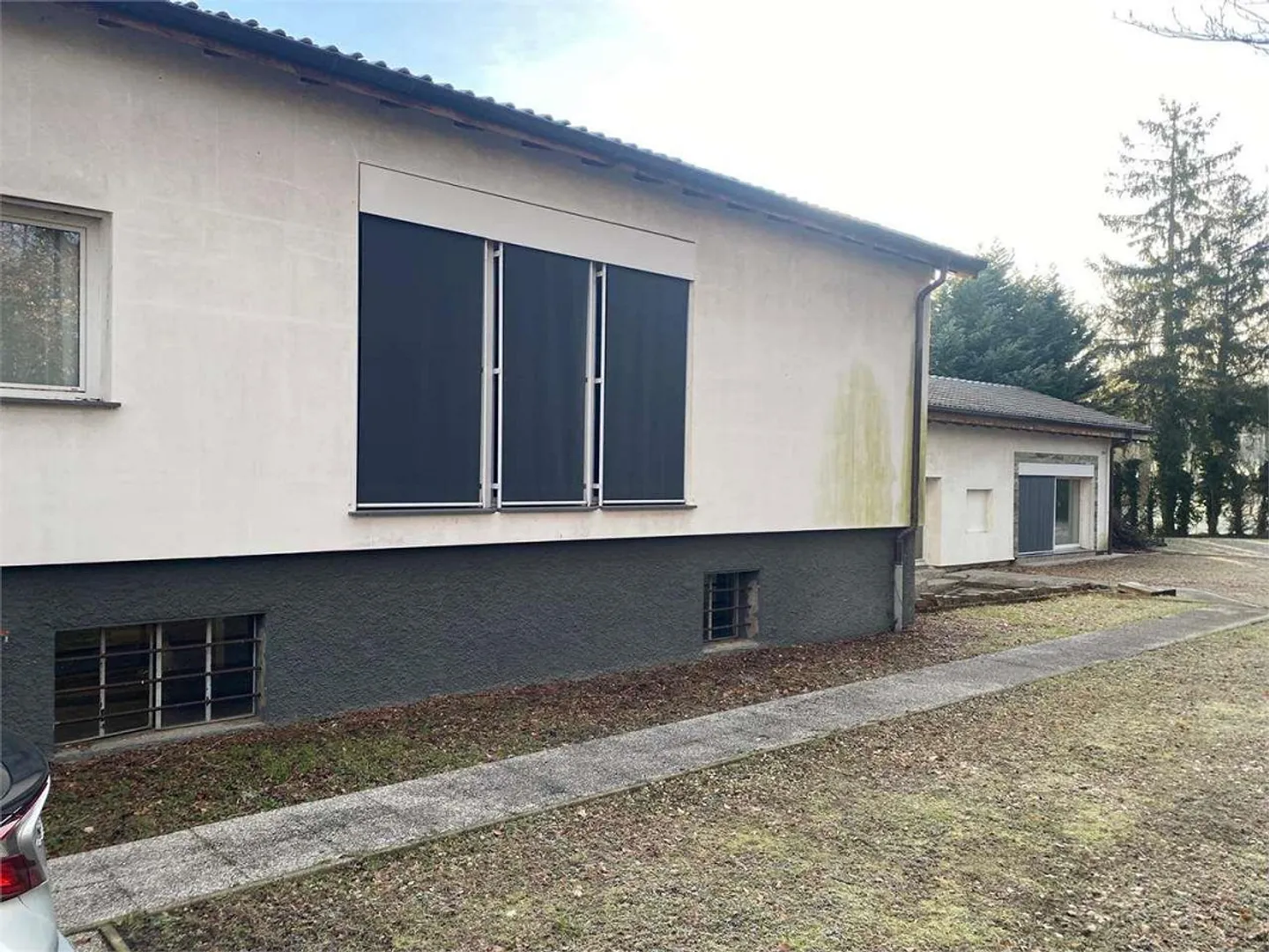 Beautiful Estate with Garden and Space for Horses in Novazzano - Photo 3 of 13