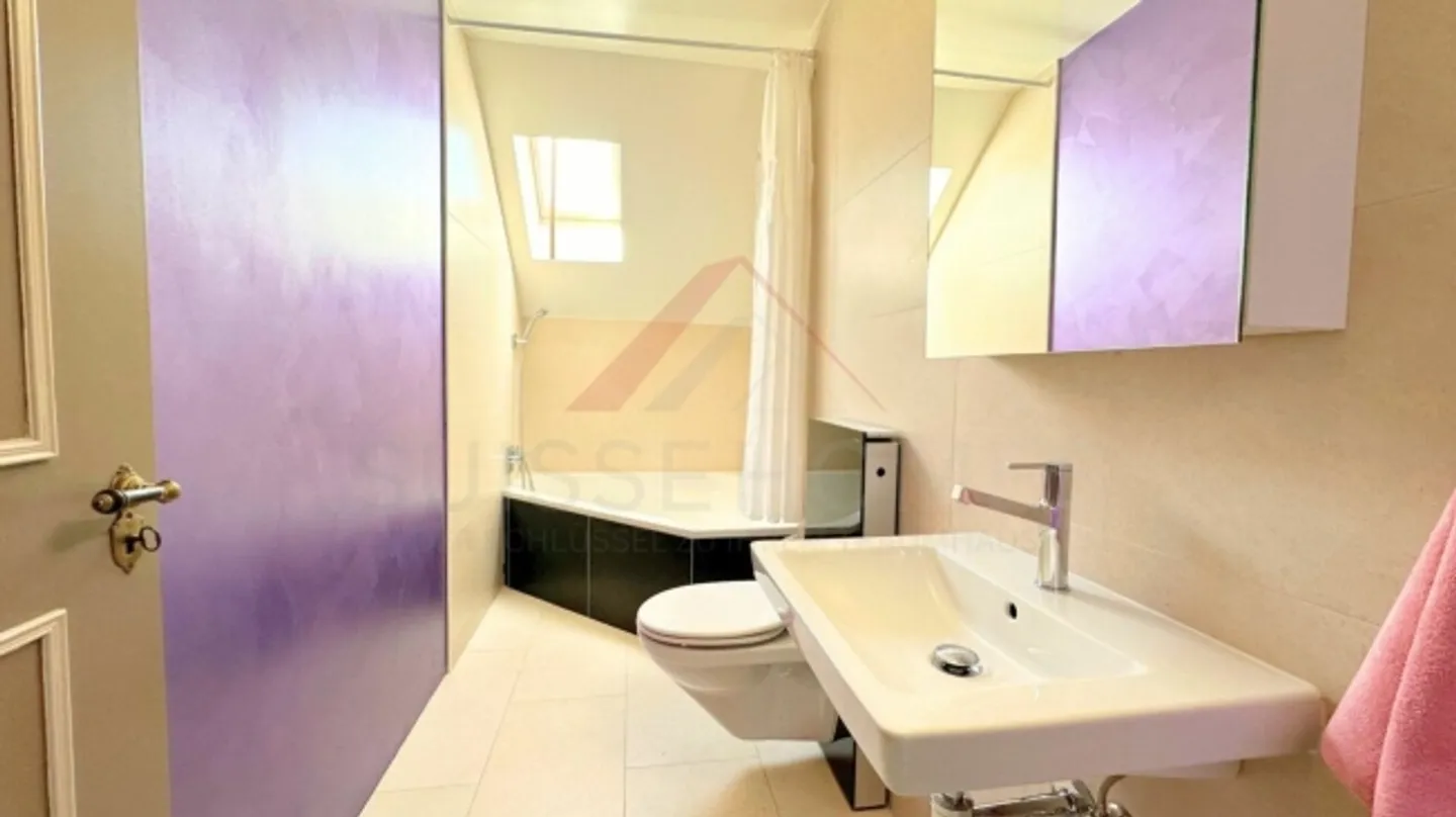 Renovated duplex of 200 m² on the top floor of a master house - comfort and charm in La Chaux-de-Fonds - Photo 11 of 14