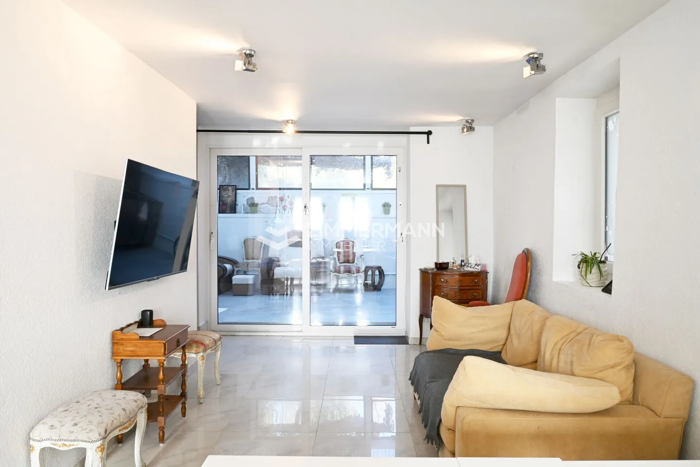 Maison spacieuse avec jardin - Photo 2 sur 7