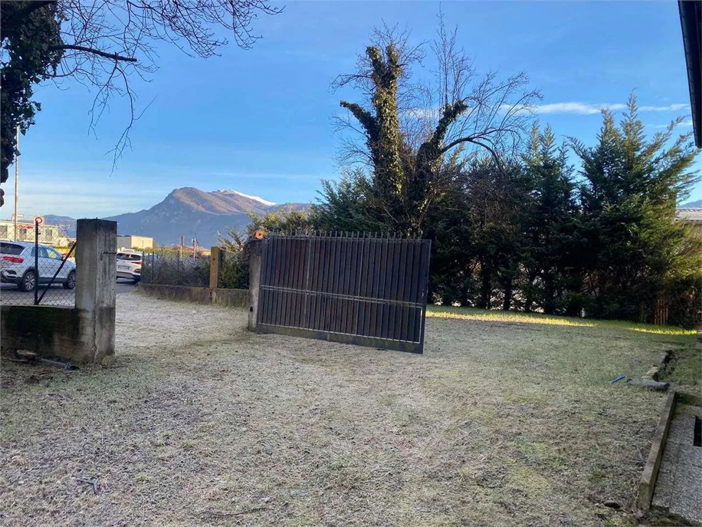 Beautiful Estate with Garden and Space for Horses in Novazzano - Photo 5 of 13
