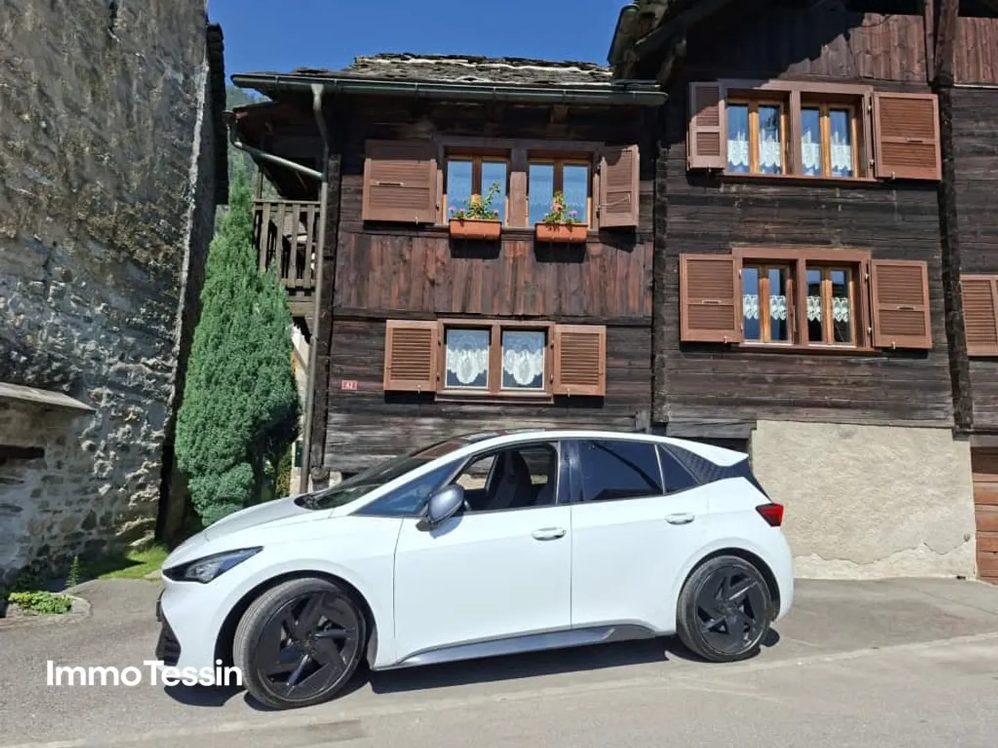Rifugio ticinese accogliente e amorevolmente ristrutturato, casa bifamiliare con grottino, laboratorio e camino - Foto 4 di 13