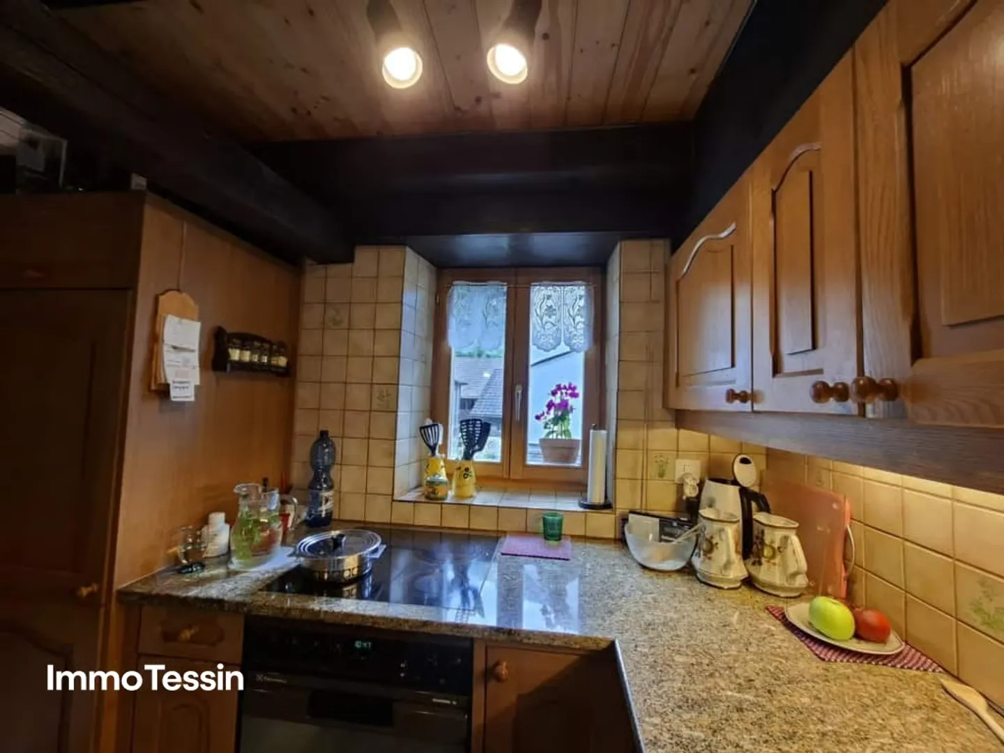 Rifugio ticinese accogliente e amorevolmente ristrutturato, casa bifamiliare con grottino, laboratorio e camino - Foto 10 di 13