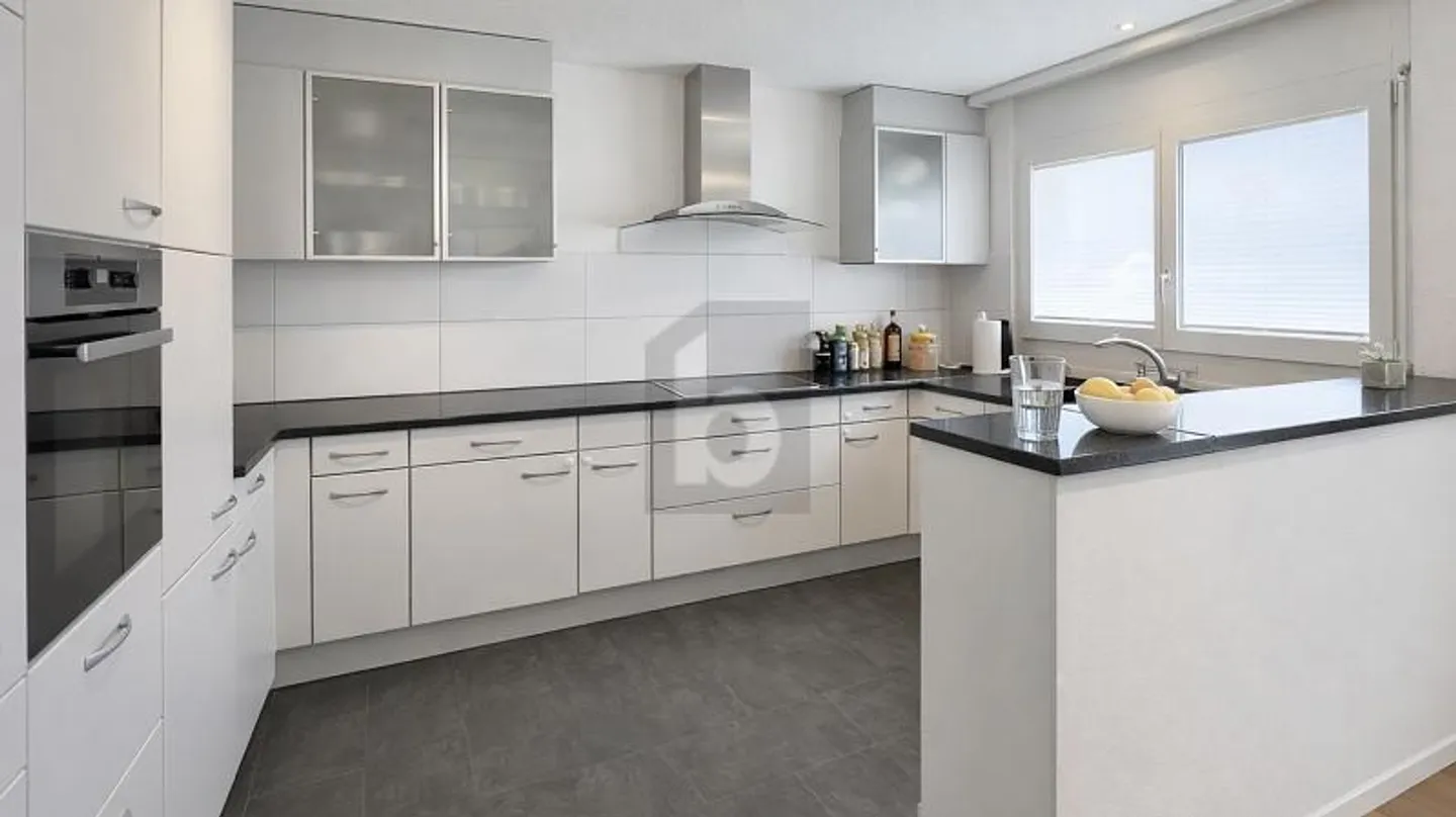 QUIET, SUNNY AND CENTRAL - Photo 3 of 6