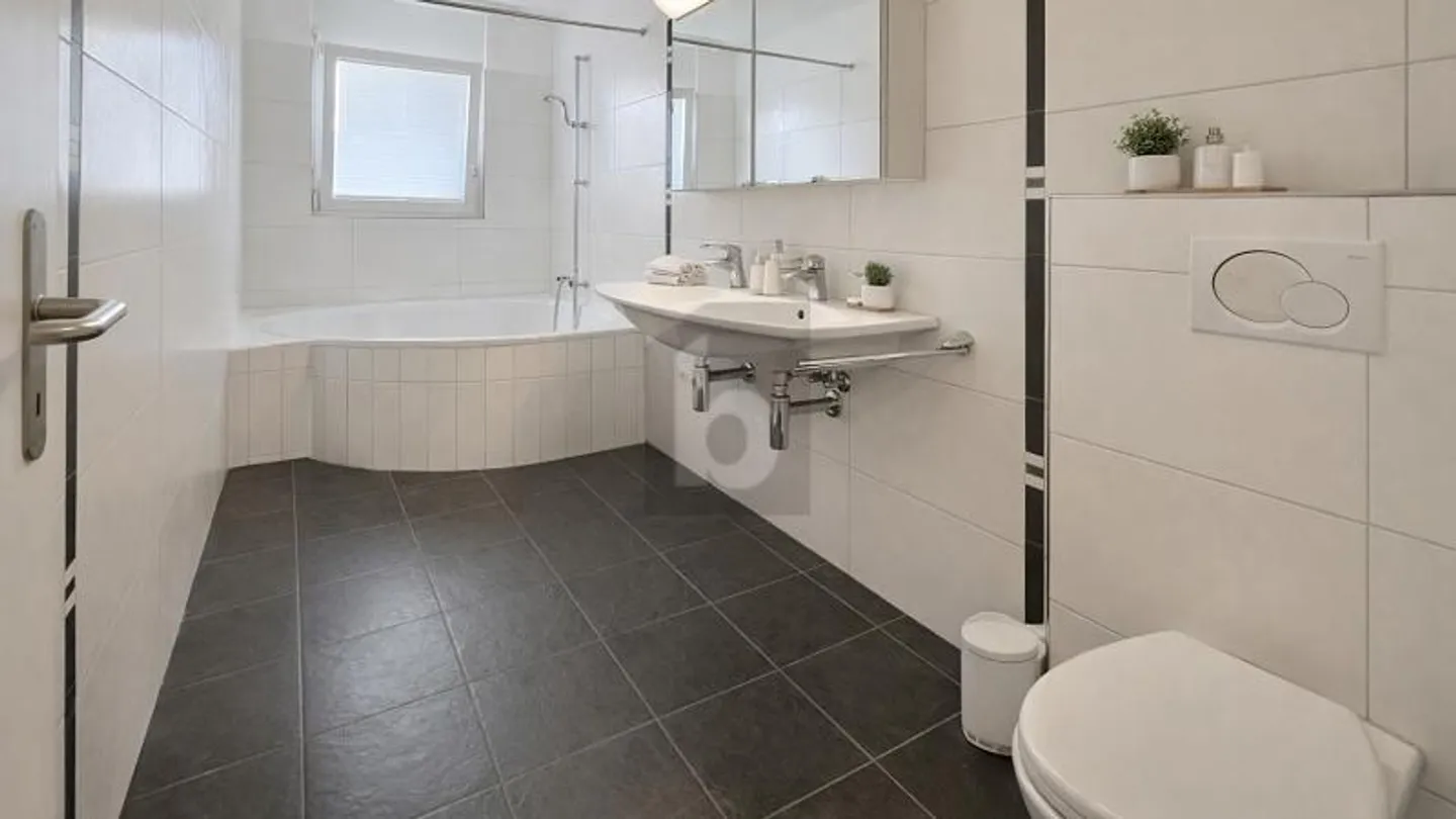 QUIET, SUNNY AND CENTRAL - Photo 5 of 6