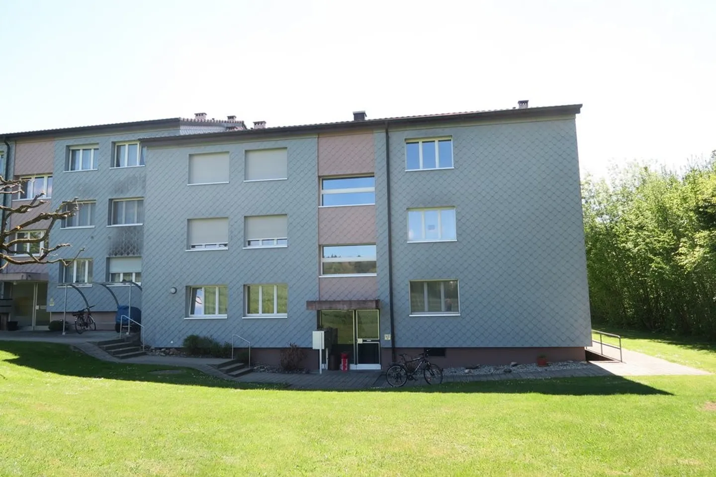 Aussenparkplatz - Foto 1 von 1