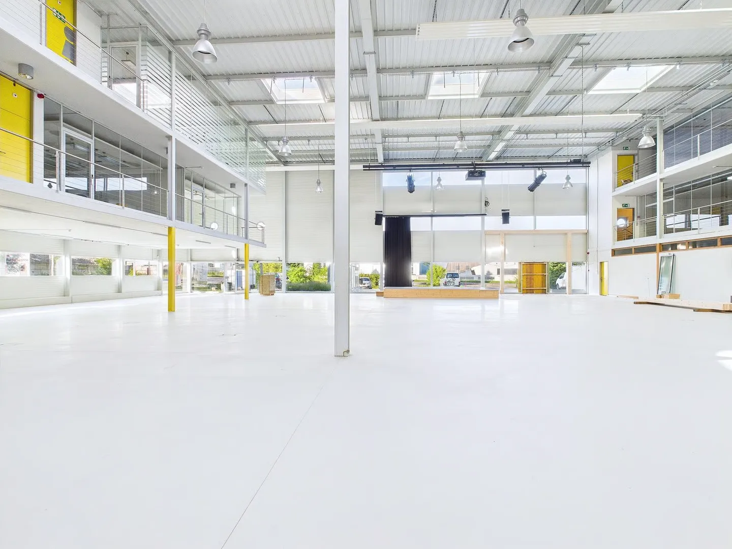 Spazio commerciale e uffici nel quartiere industriale da 144m2-686m2 - Foto 3 di 19