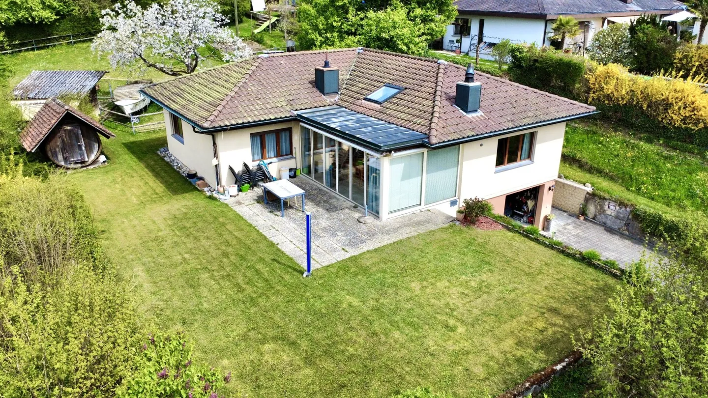 Maison individuelle bien entretenue avec jardin d'hiver à Niederwil - Photo 1 sur 16