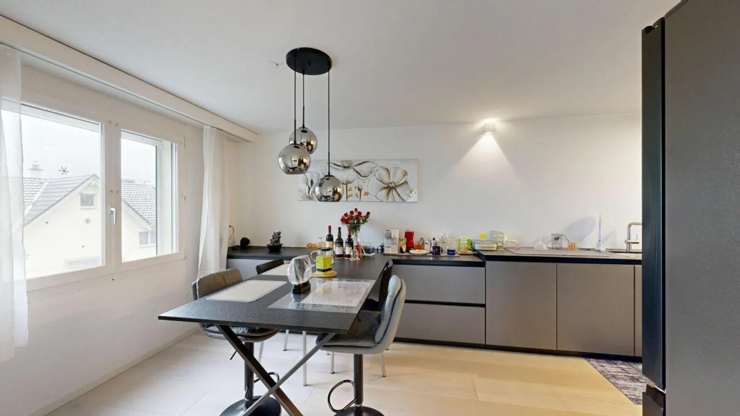 Bright 4.5 Room Apartment with Modern Kitchen - Photo 4 of 11