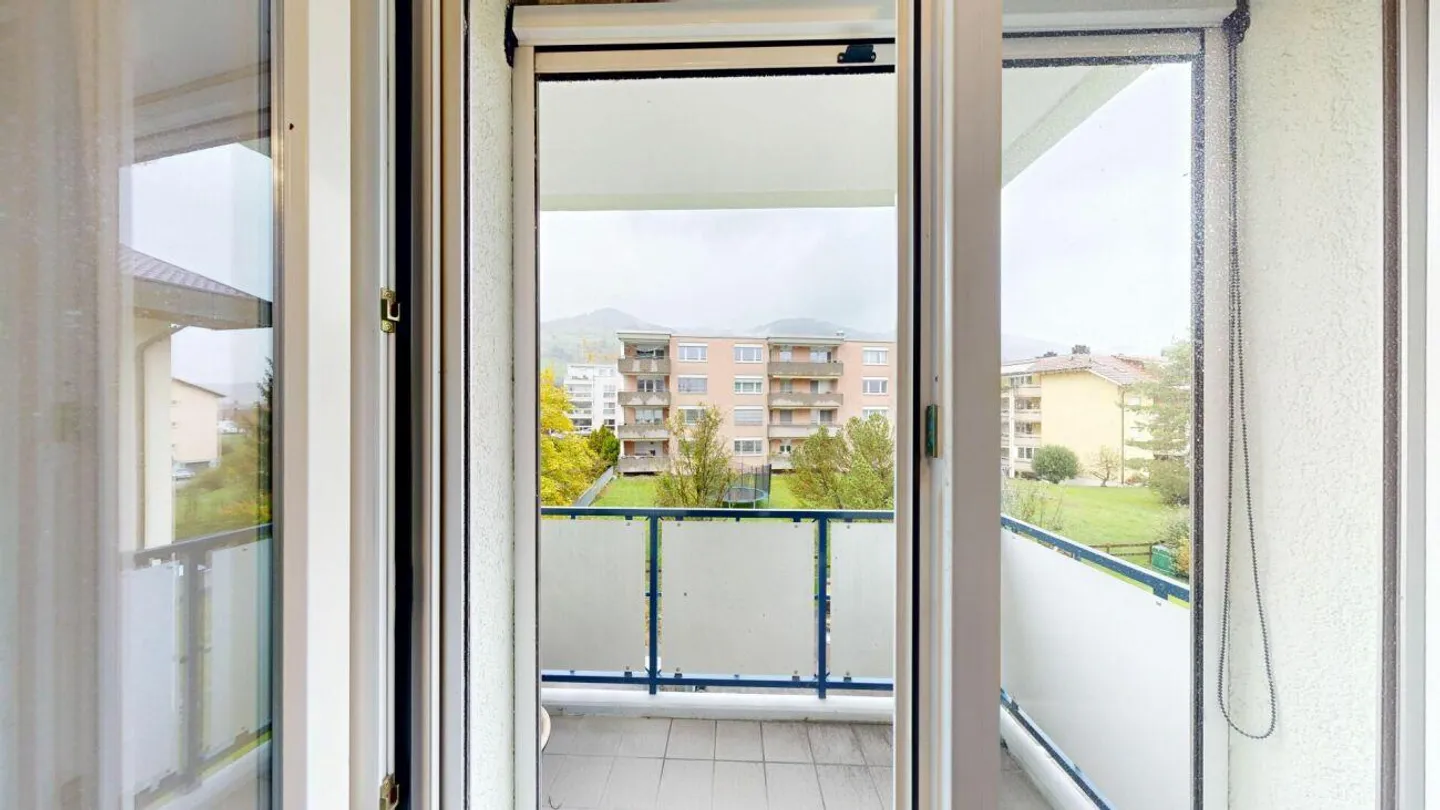 Bright 4.5 Room Apartment with Modern Kitchen - Photo 7 of 11