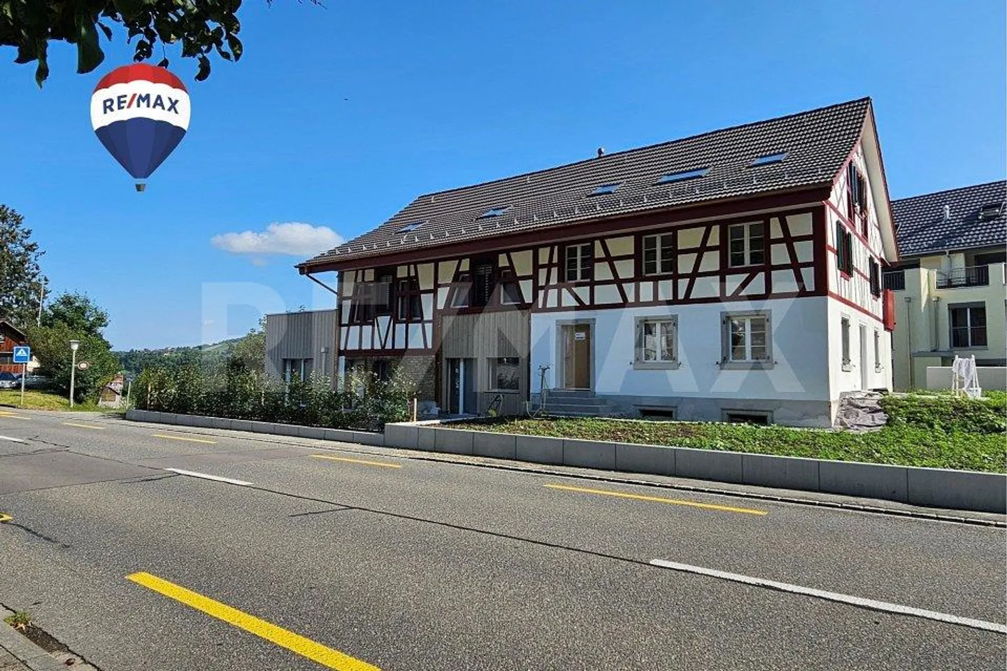 Maison à colombages de 5,5 pièces prête à emménager dans un quartier résidentiel central - Photo 1 sur 13