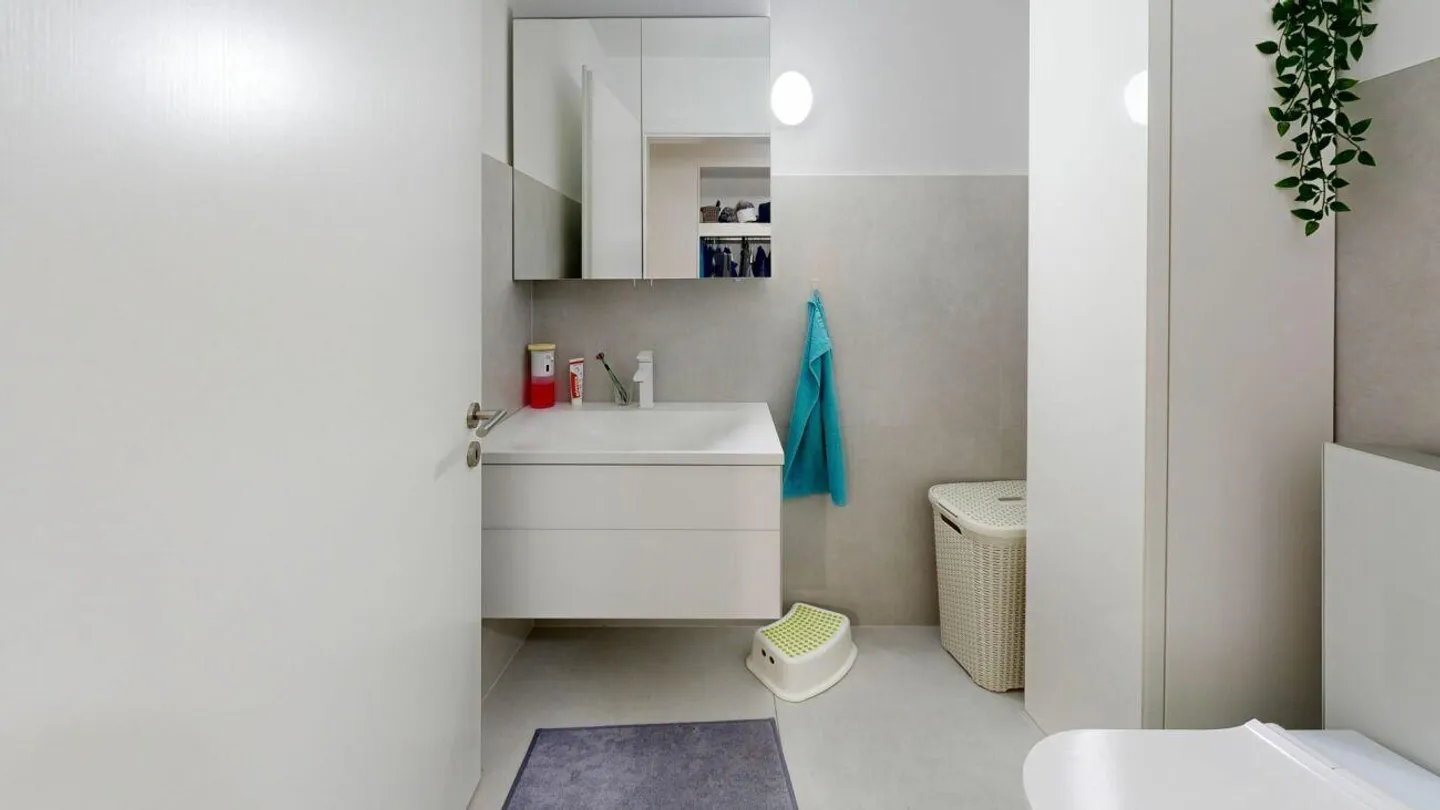 Bright 4.5 Room Apartment with Modern Kitchen - Photo 10 of 11