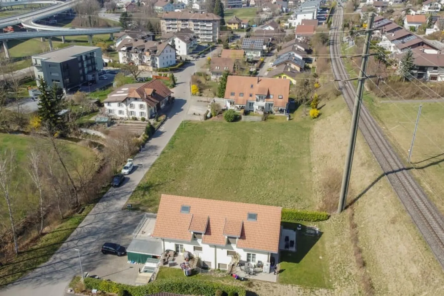 Terrain constructible ensoleillé avec potentiel à Kerzers - Photo 4 sur 6