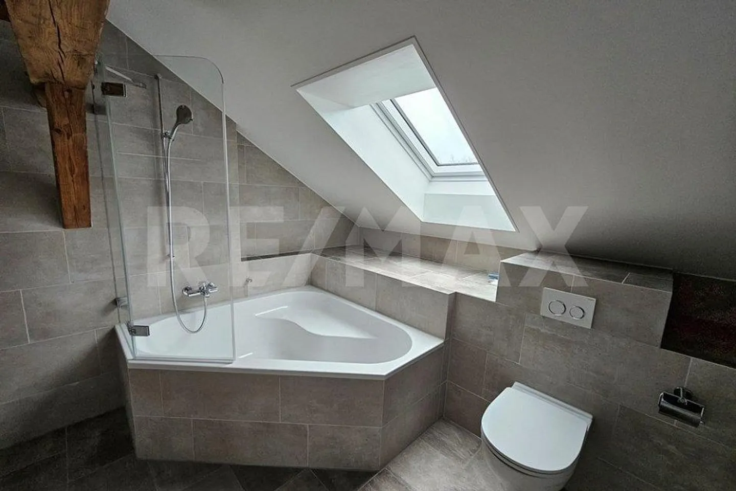 Maison à colombages de 5,5 pièces prête à emménager dans un quartier résidentiel central - Photo 12 sur 13