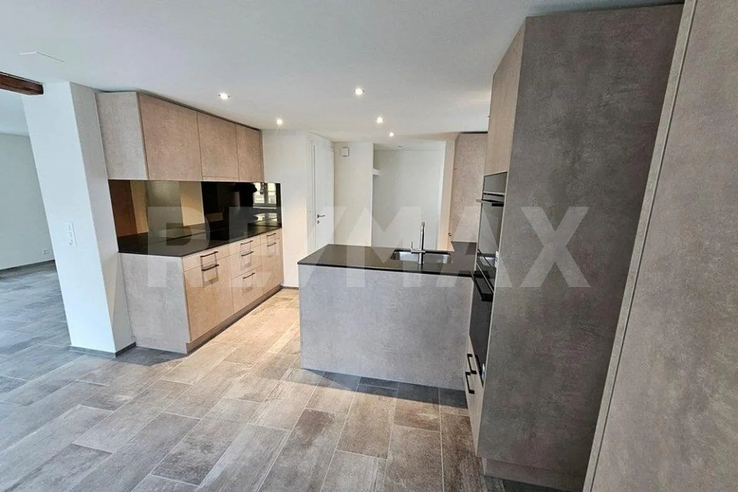 Maison à colombages de 5,5 pièces prête à emménager dans un quartier résidentiel central - Photo 4 sur 13