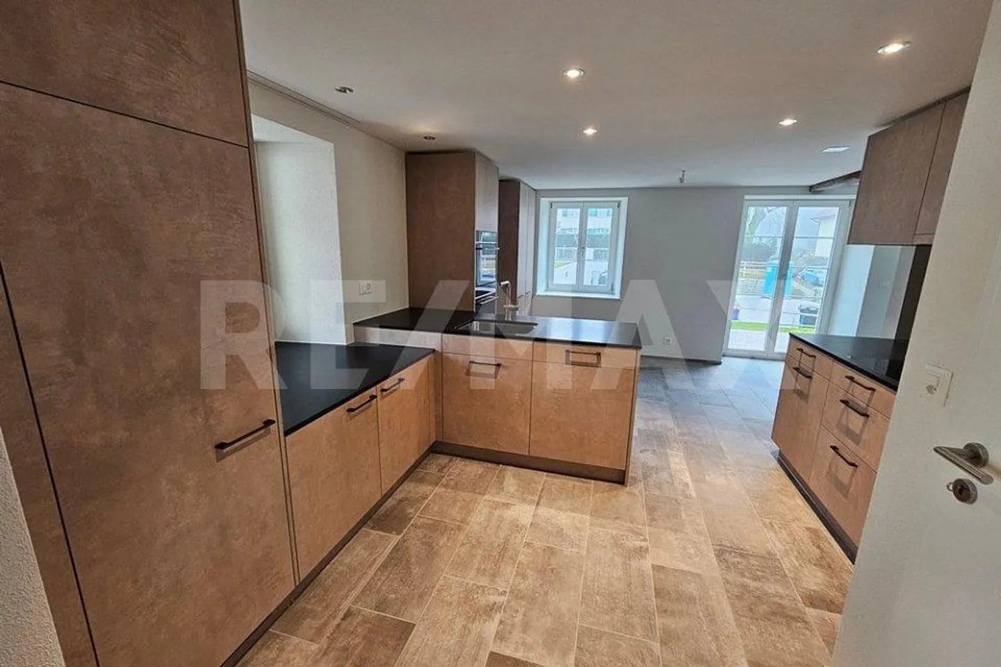 Maison à colombages de 5,5 pièces prête à emménager dans un quartier résidentiel central - Photo 5 sur 13