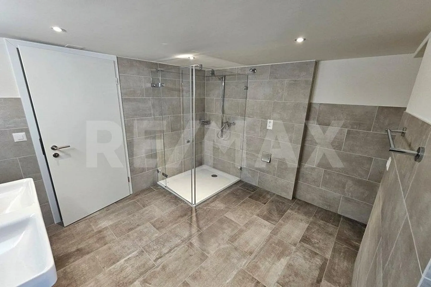 Maison à colombages de 5,5 pièces prête à emménager dans un quartier résidentiel central - Photo 8 sur 13