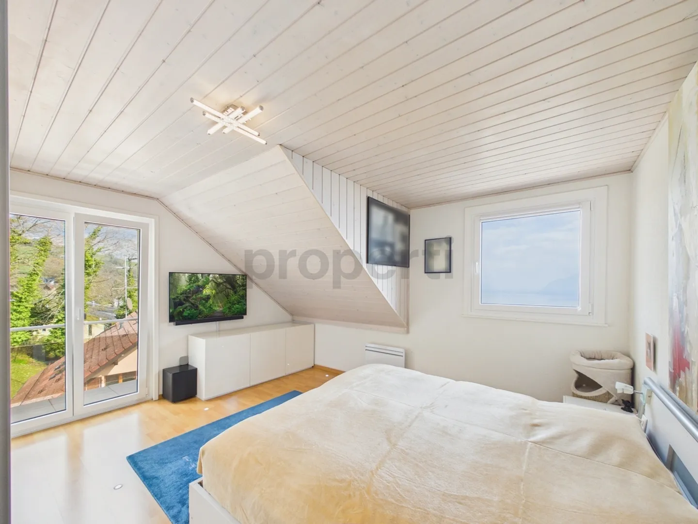 Panoramic View and Independent 2.5-Room Apartment/Office - Photo 9 of 13