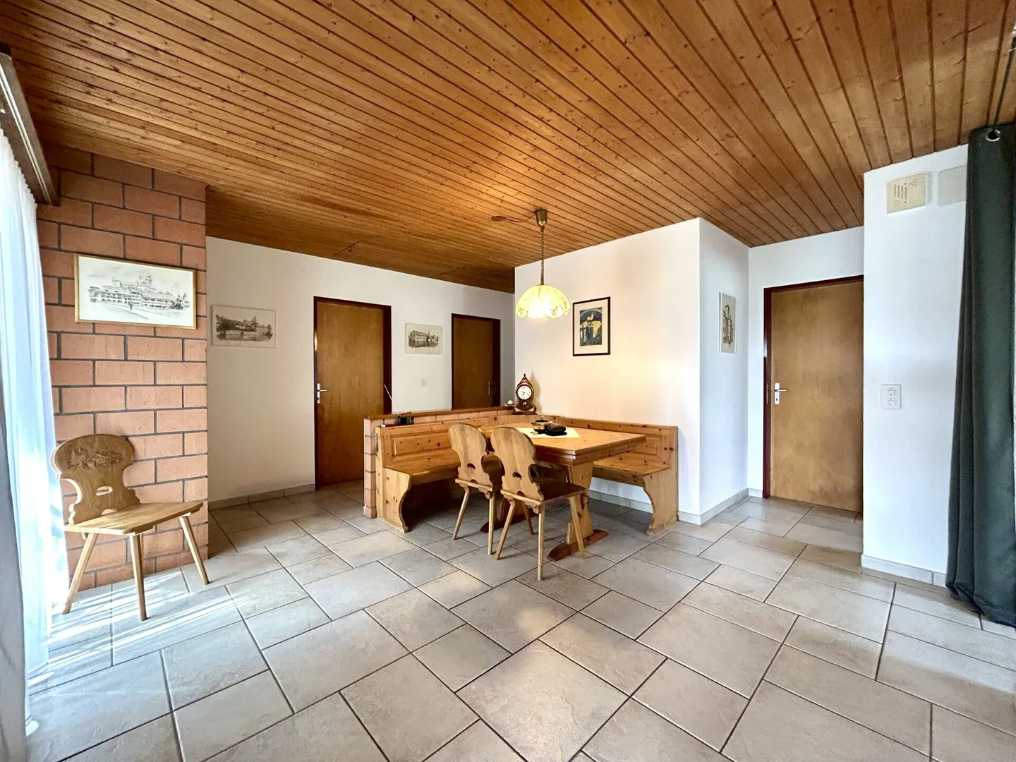 Maison individuelle bien entretenue avec jardin d'hiver à Niederwil - Photo 6 sur 16