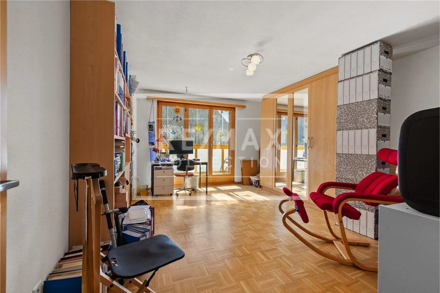 Grande casa unifamiliare con ufficio separato - Foto 12 di 13