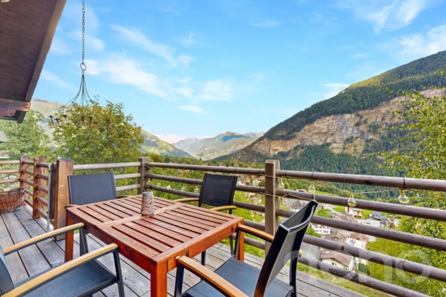 Salvan, magnificent property with breathtaking views and green surroundings - Photo 10 of 12