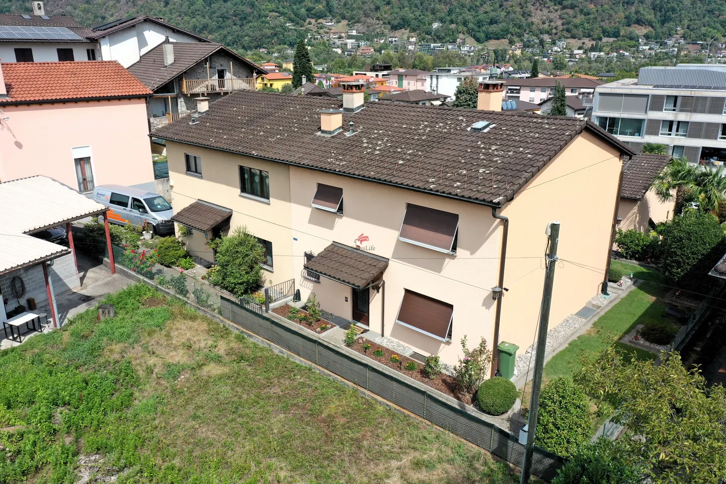 Charmantes Familienhaus in Losone - Foto 2 von 3