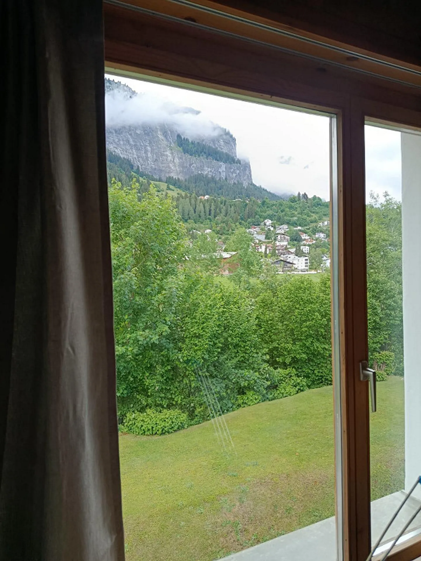 Charming Mountain Paradise: 2.5 Room Attic Apartment with Fireplace, Balcony and Dream View! - Photo 1 of 14
